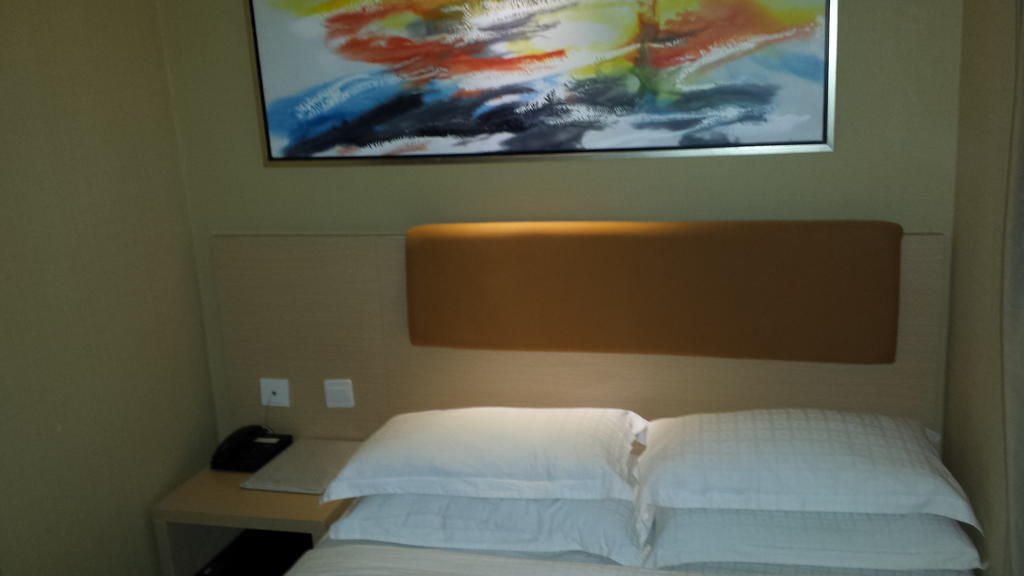 Aira Hotel Kuala Lumpur Szoba fotó